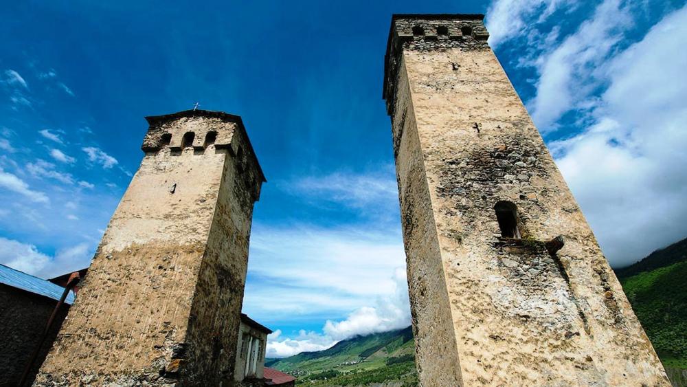 16-hotel-svaneti-towers-mestia.jpg